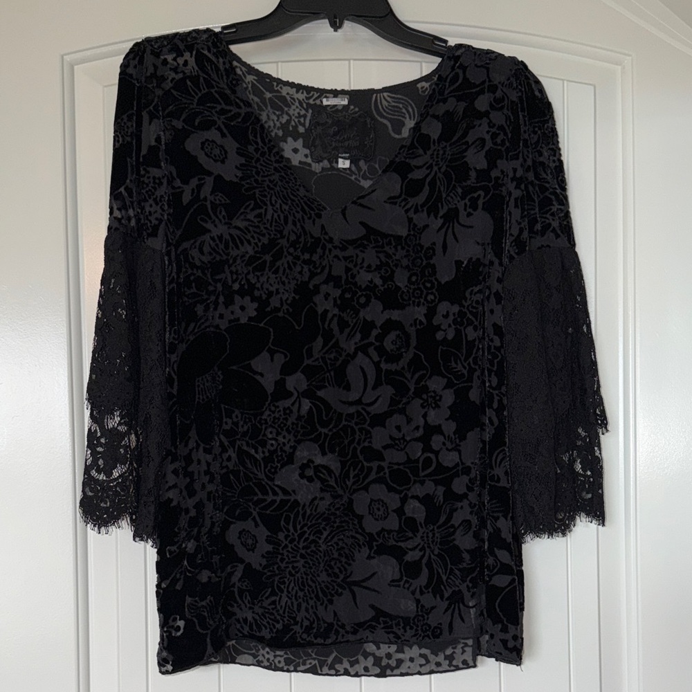 JOHNNY WAS Black Rayon/Silk burnout Lace & Velvet Floral Women’s Top Small